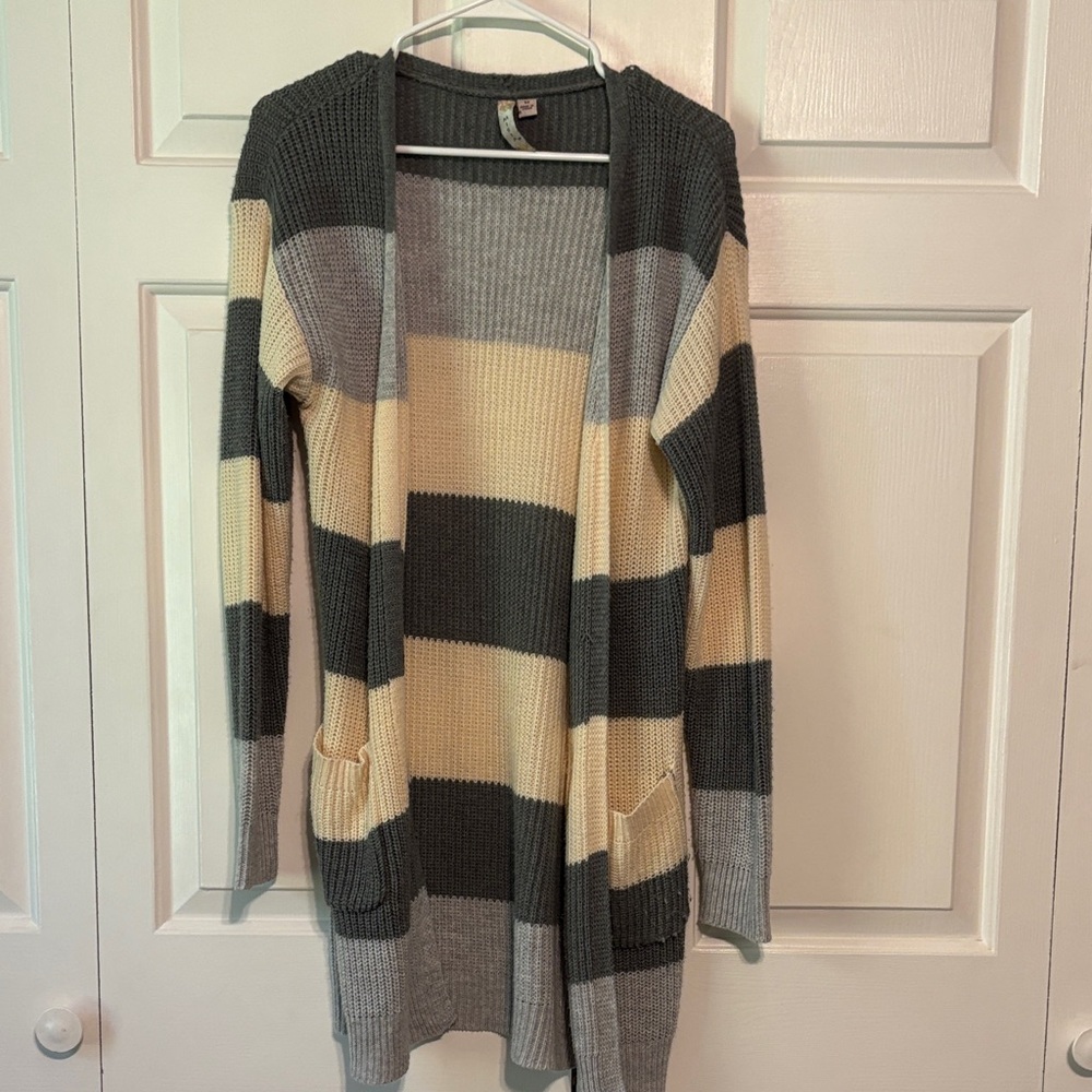 Misia Color Block Cardigan in Gray and Cream
